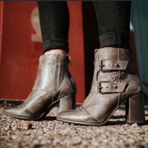 FREEBIRD BY STEVEN - JOEY BOOT IN STONE Size 6